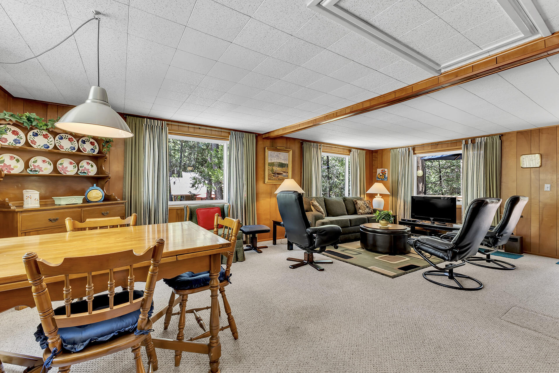 26975 Idyllwild Road Idyllwild, CA 92549 - Photo 16 of 65 a room with furniture