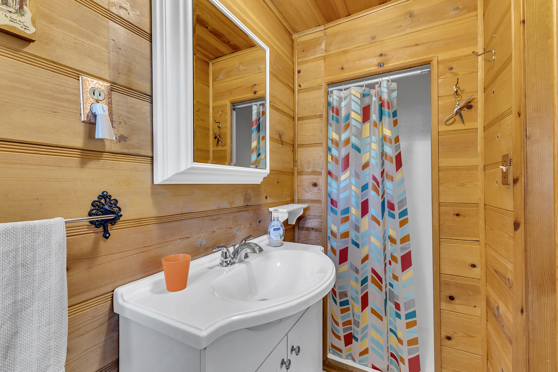 26975 Idyllwild Road Idyllwild, CA 92549 - Photo 36 of 65 a bathroom with a sink and a bathtub