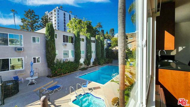 $2,600 | 972 Larrabee Street, Unit 221, West Hollywood, CA 90069