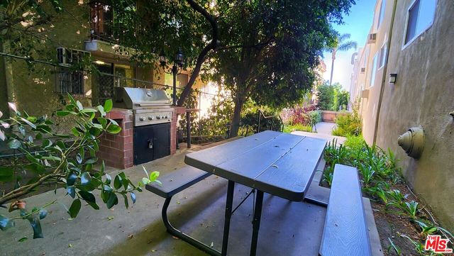 $2,600 | 972 Larrabee Street, Unit 221, West Hollywood, CA 90069