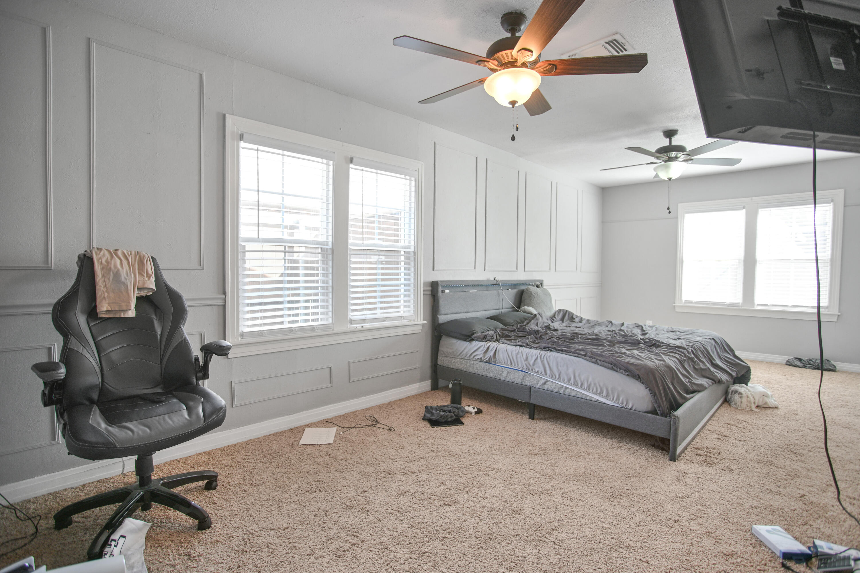 3013 28th Street Lubbock, TX 79410 - Photo 21 of 38 a living room with furniture and a window