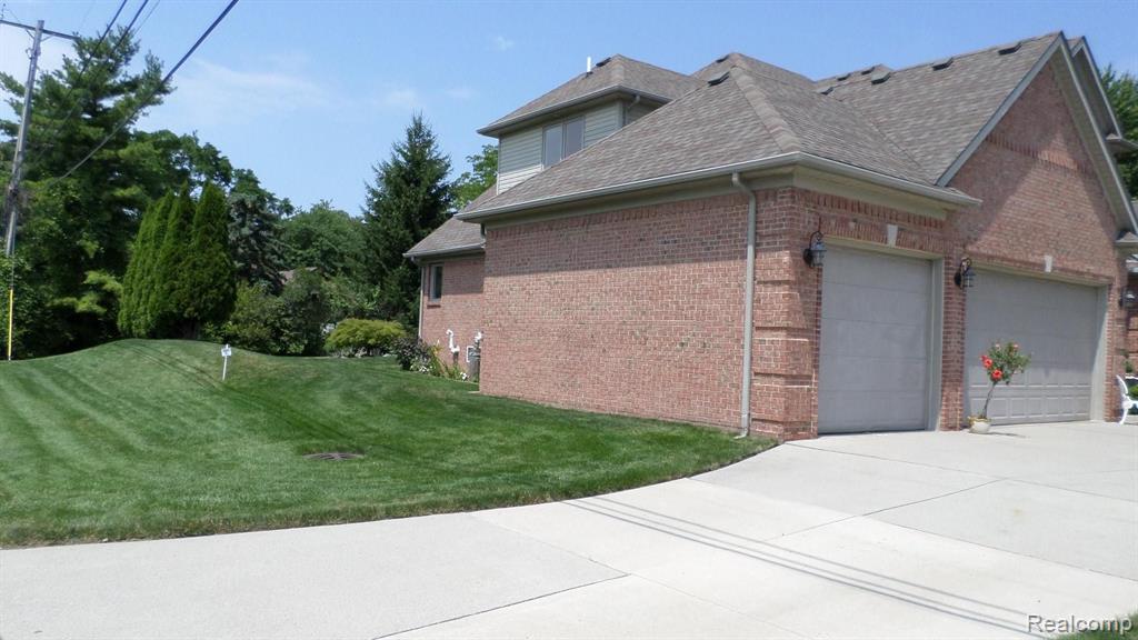 49603 Compass Point Drive Chesterfield, MI 48047 - Photo 3 of 89