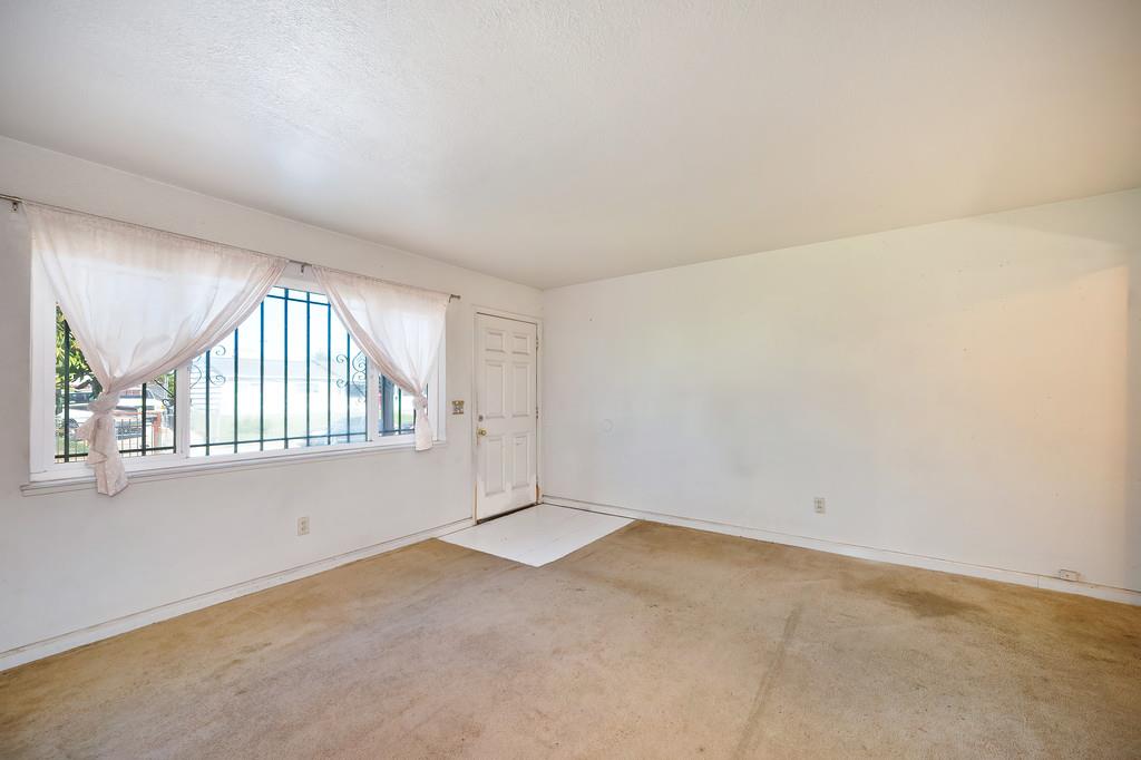 7580 Bellini Way Sacramento, CA 95828 - Photo 12 of 34 an empty room with windows