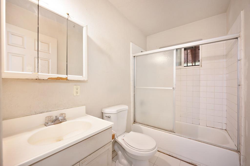 7580 Bellini Way Sacramento, CA 95828 - Photo 22 of 34 a bathroom with a sink a toilet and shower