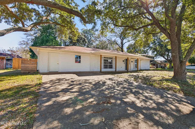 $272,000 | 3306 Nottingham Road, Ocean Springs, MS 39564