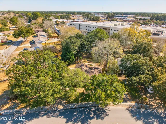 $272,000 | 3306 Nottingham Road, Ocean Springs, MS 39564