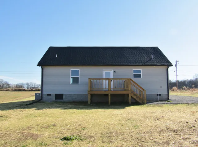 a front view of house with yard