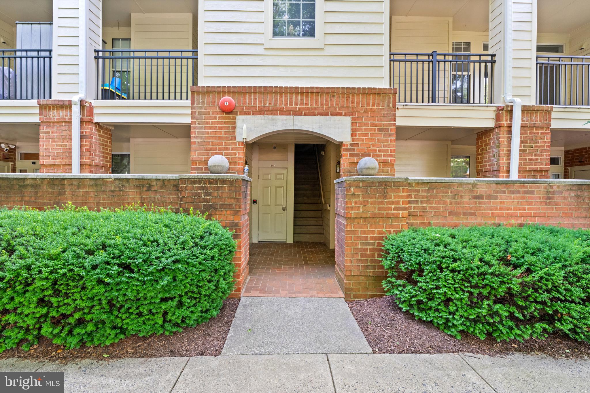 1324 Garden Wall Circle, Unit B Reston, VA 20194 - Photo 31 of 32