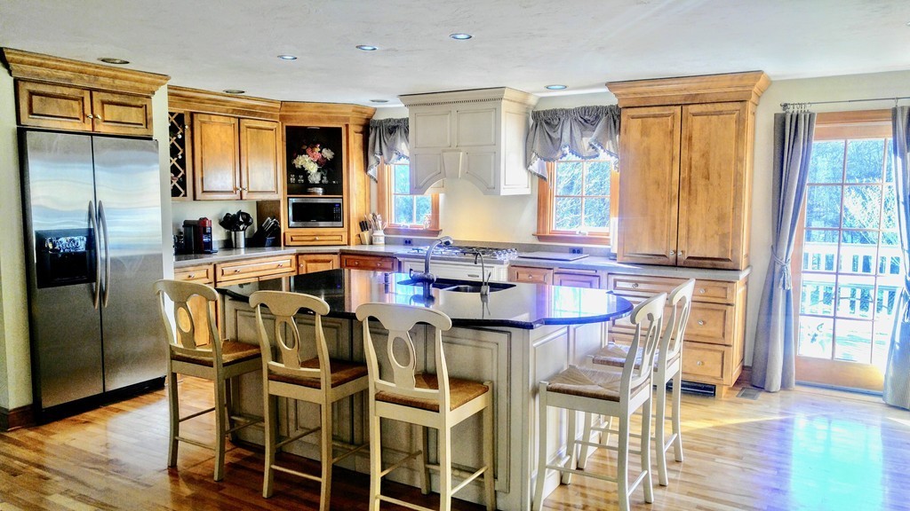 12 Merriam Way Upton, MA 01568 - Photo 3 of 28 Gallery Image 3
