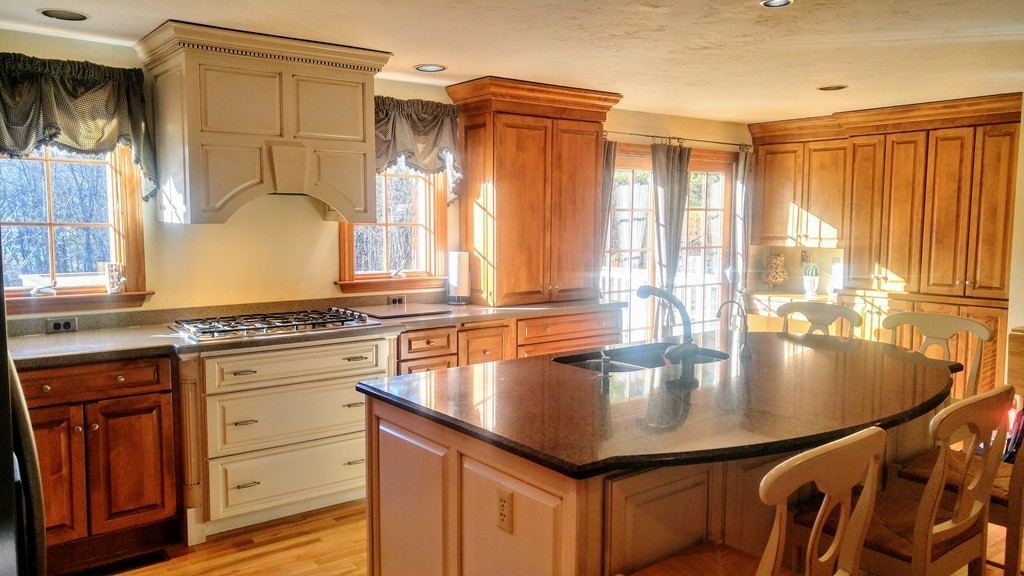 12 Merriam Way Upton, MA 01568 - Photo 4 of 28 Gallery Image 4