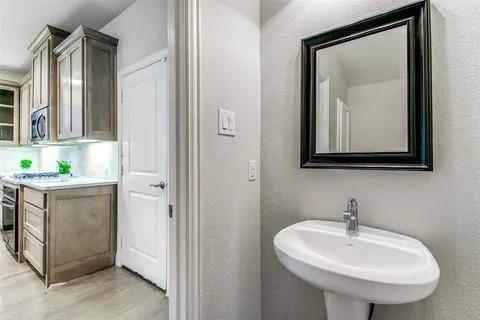 4667 A Dozier Road Carrollton, TX 75010 - Photo 6 of 20