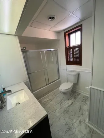 $1,850 | 189 Hill Street, Unit 2, Troy, NY 12180