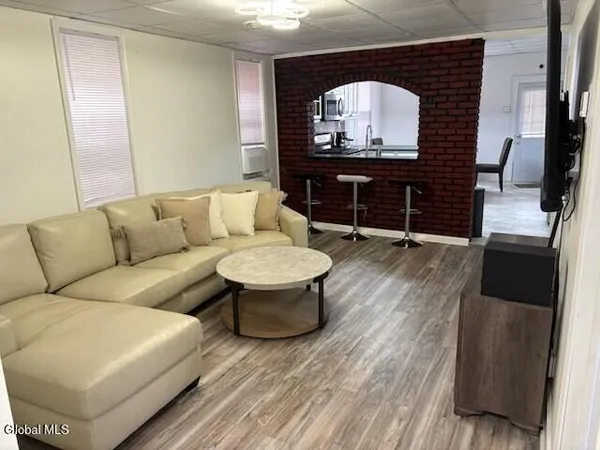 $1,850 | 189 Hill Street, Unit 2, Troy, NY 12180