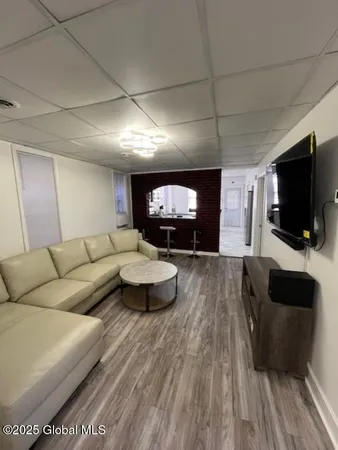 $1,850 | 189 Hill Street, Unit 2, Troy, NY 12180