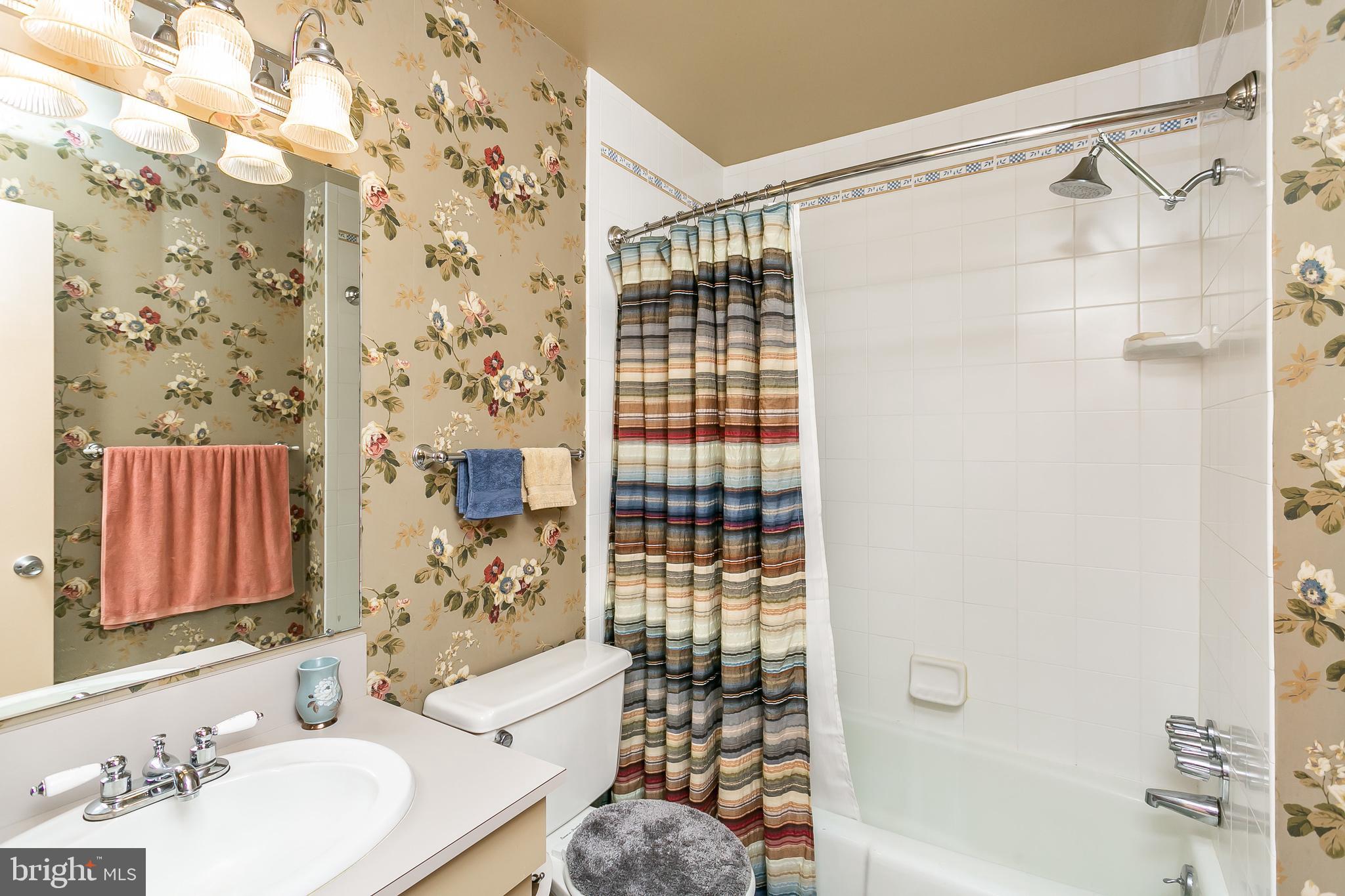 1947 Greenberry Road Baltimore, MD 21209 - Photo 12 of 33 Gallery Image 12