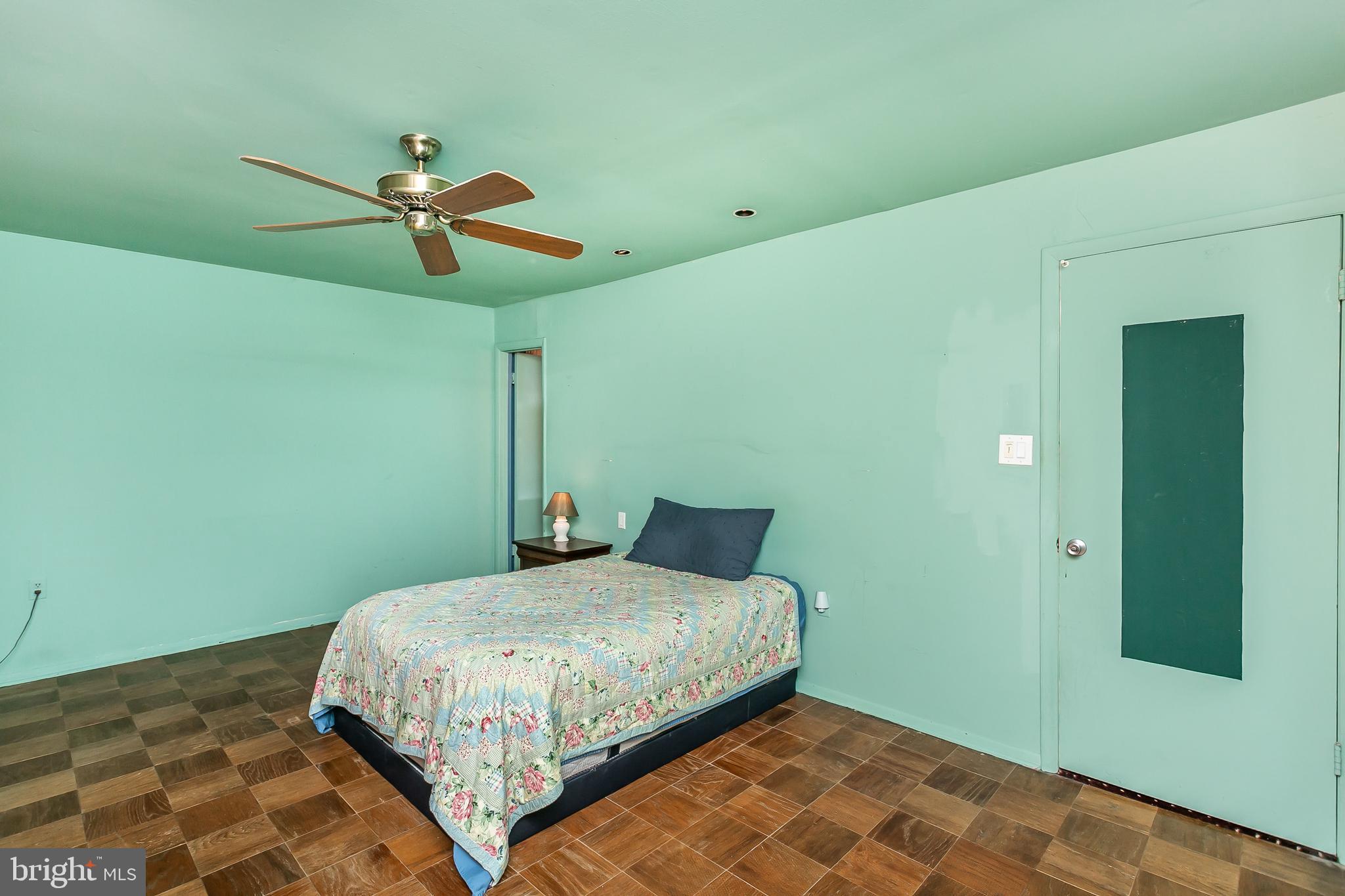 1947 Greenberry Road Baltimore, MD 21209 - Photo 13 of 33 Gallery Image 13
