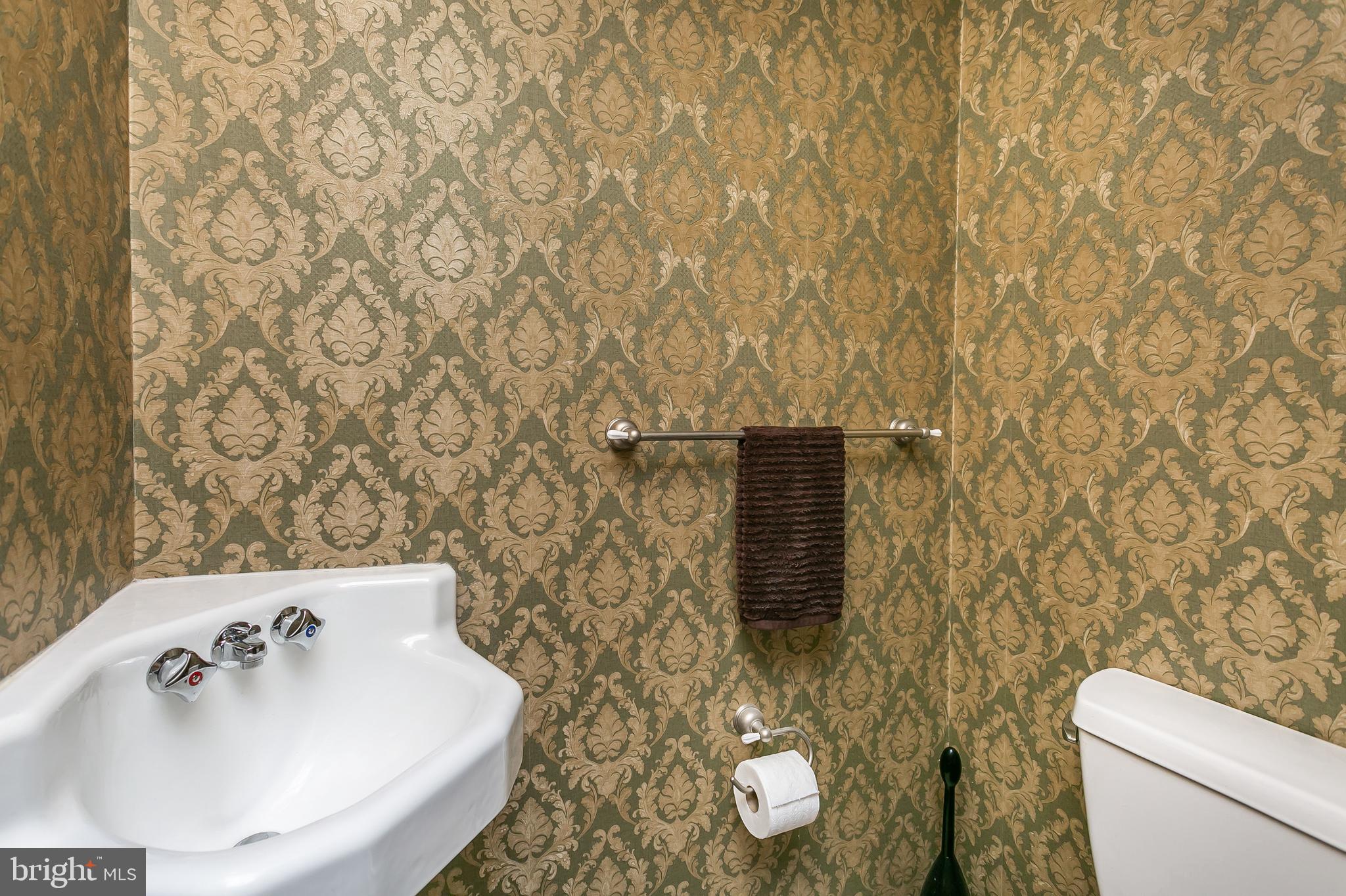 1947 Greenberry Road Baltimore, MD 21209 - Photo 20 of 33 Gallery Image 20