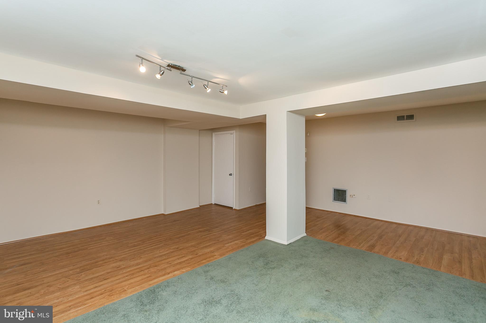 1947 Greenberry Road Baltimore, MD 21209 - Photo 24 of 33 Gallery Image 24