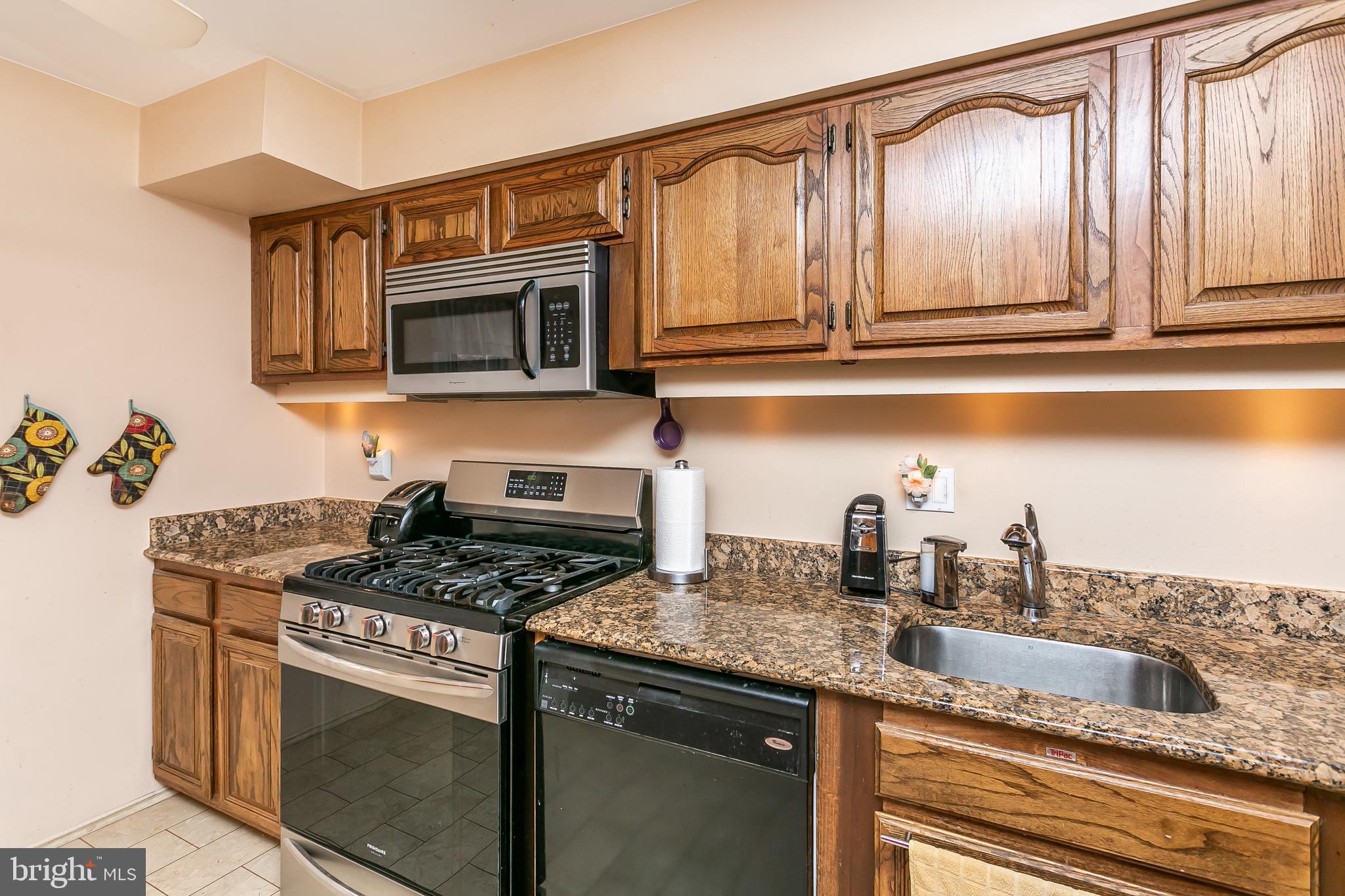 1947 Greenberry Road Baltimore, MD 21209 - Photo 8 of 33 Gallery Image 8