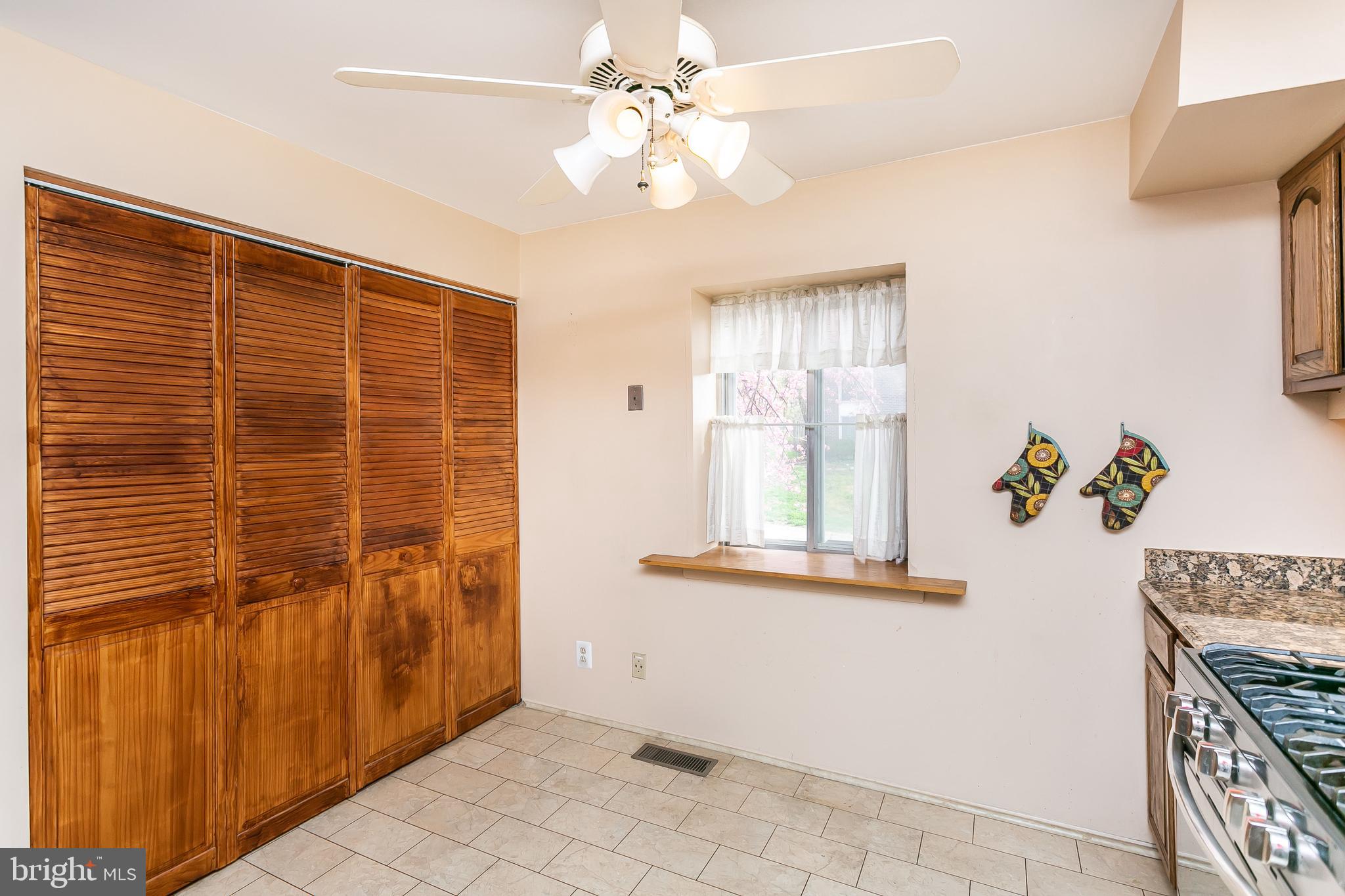 1947 Greenberry Road Baltimore, MD 21209 - Photo 9 of 33 Gallery Image 9