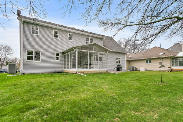$625,000 | 227 Lincoln Street, Schaumburg, IL 60194