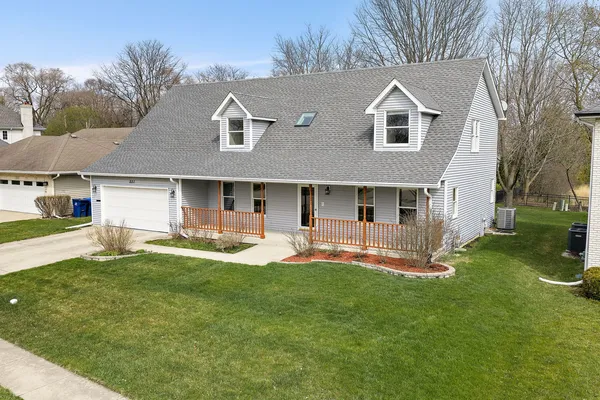$625,000 | 227 Lincoln Street, Schaumburg, IL 60194
