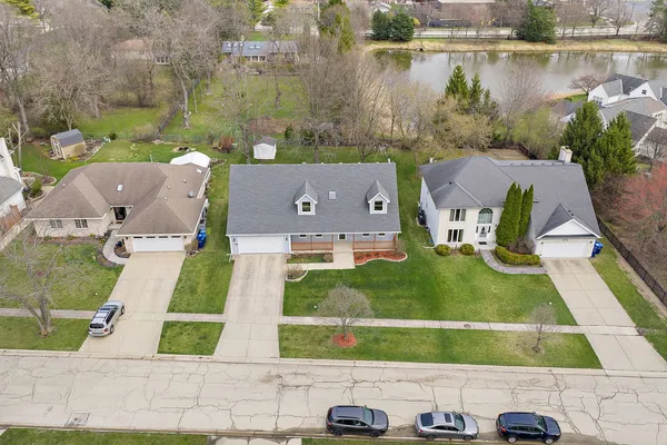 $625,000 | 227 Lincoln Street, Schaumburg, IL 60194