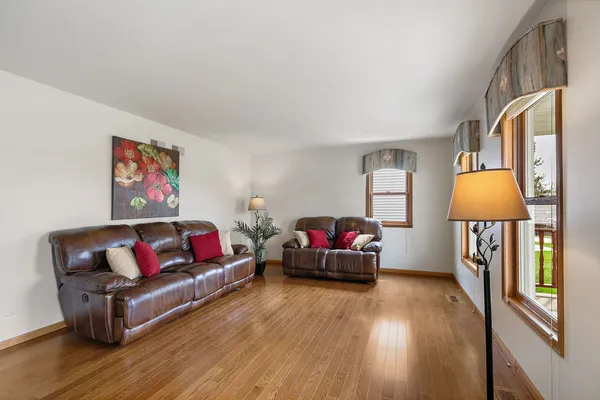 $625,000 | 227 Lincoln Street, Schaumburg, IL 60194