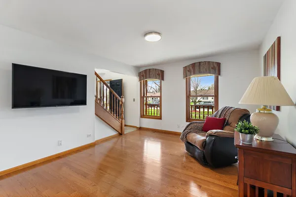 $625,000 | 227 Lincoln Street, Schaumburg, IL 60194