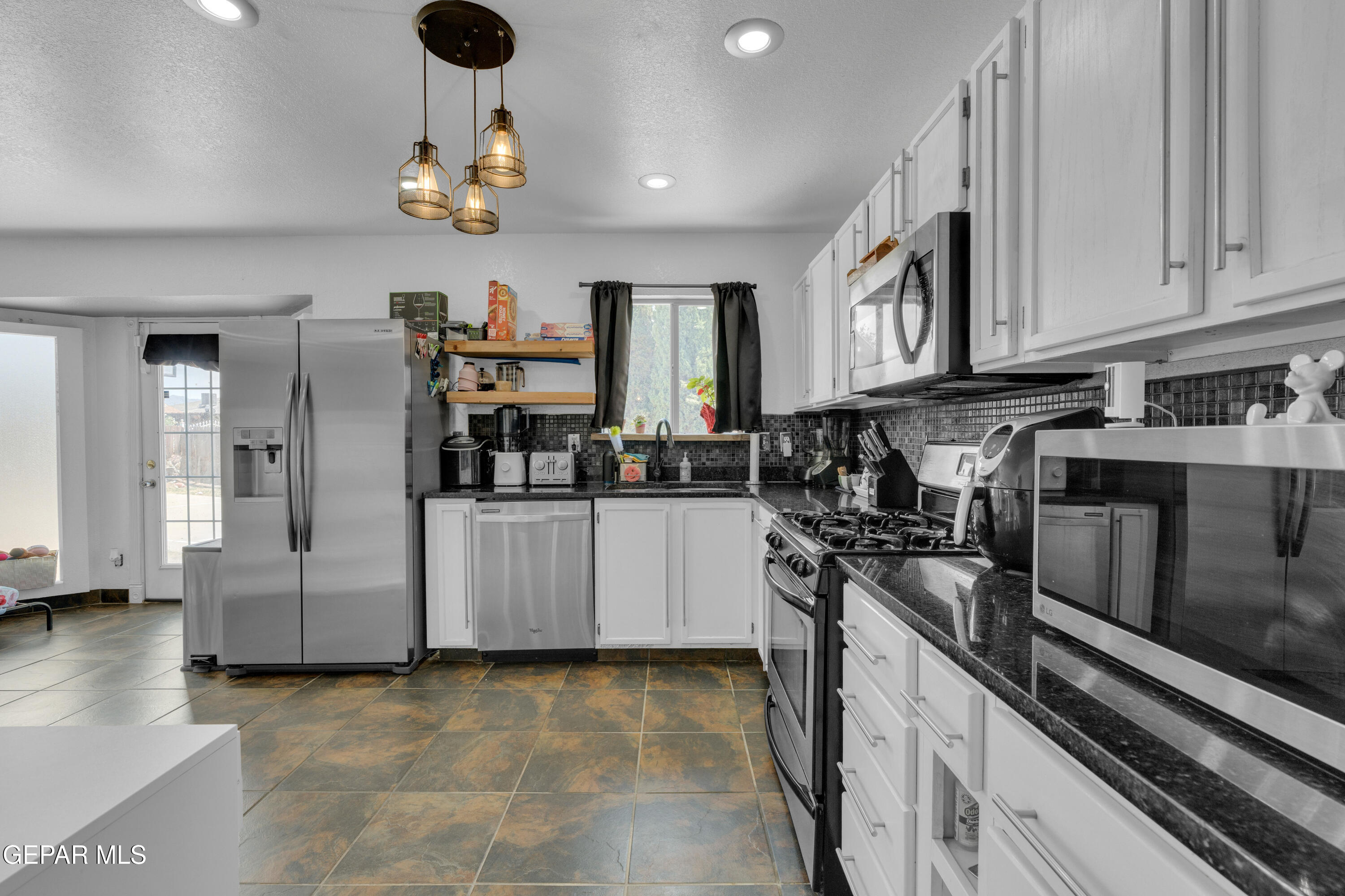 5758 Castle Way El Paso, TX 79932 - Photo 8 of 43 2 (5)