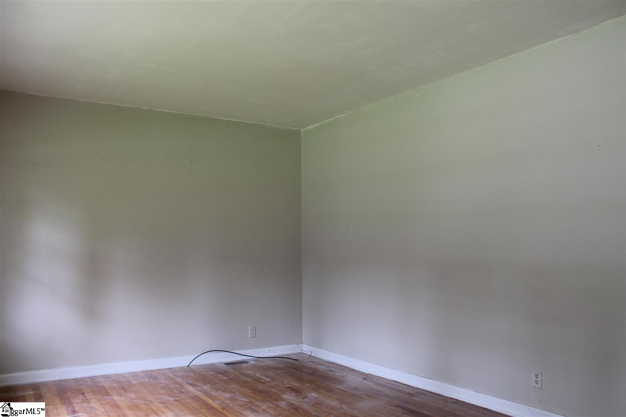 406 Mapleton Drive Greenville, SC 29607 - Photo 2 of 15