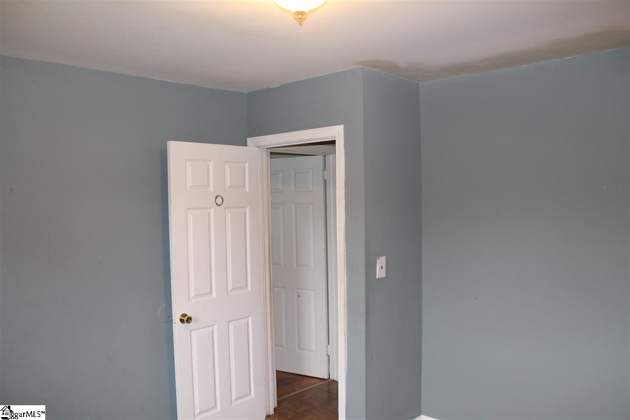406 Mapleton Drive Greenville, SC 29607 - Photo 11 of 15