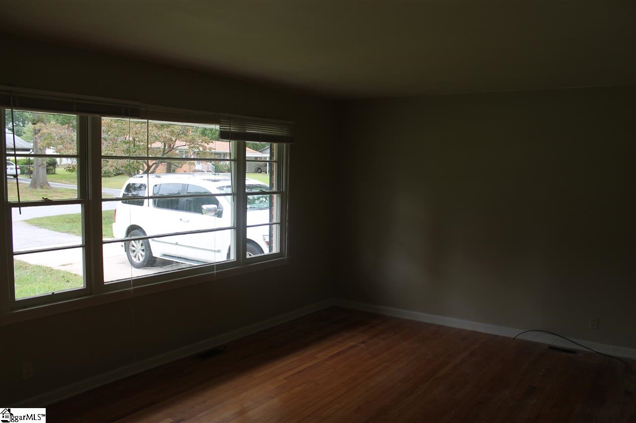 406 Mapleton Drive Greenville, SC 29607 - Photo 3 of 15