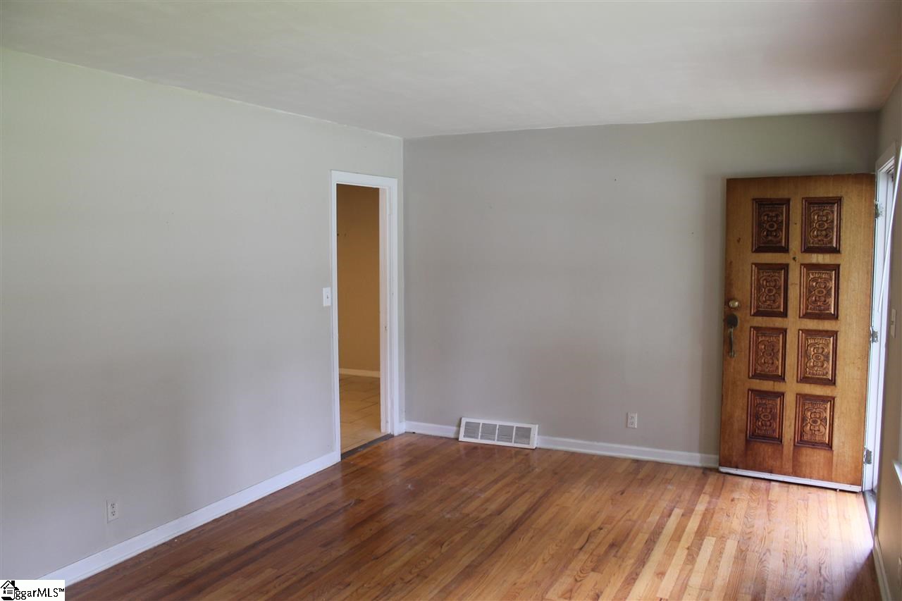 406 Mapleton Drive Greenville, SC 29607 - Photo 4 of 15