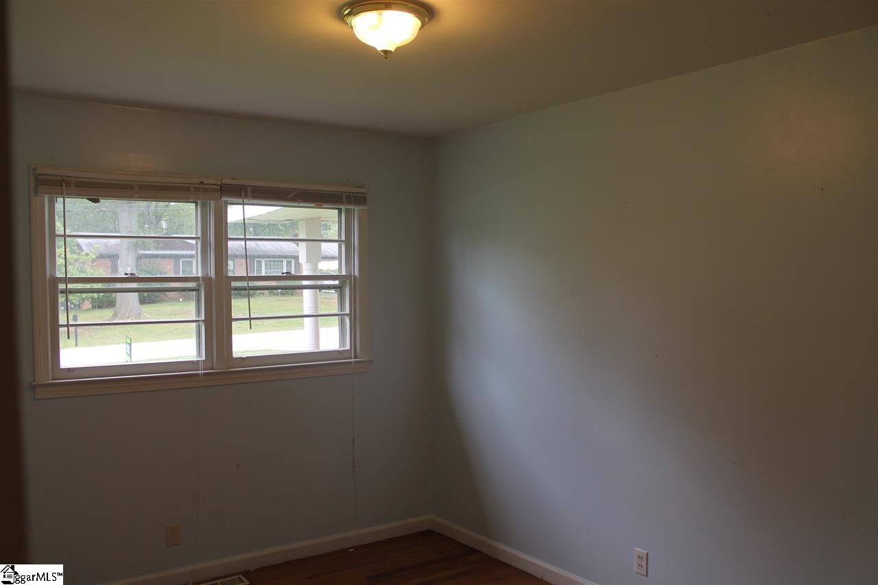 406 Mapleton Drive Greenville, SC 29607 - Photo 9 of 15