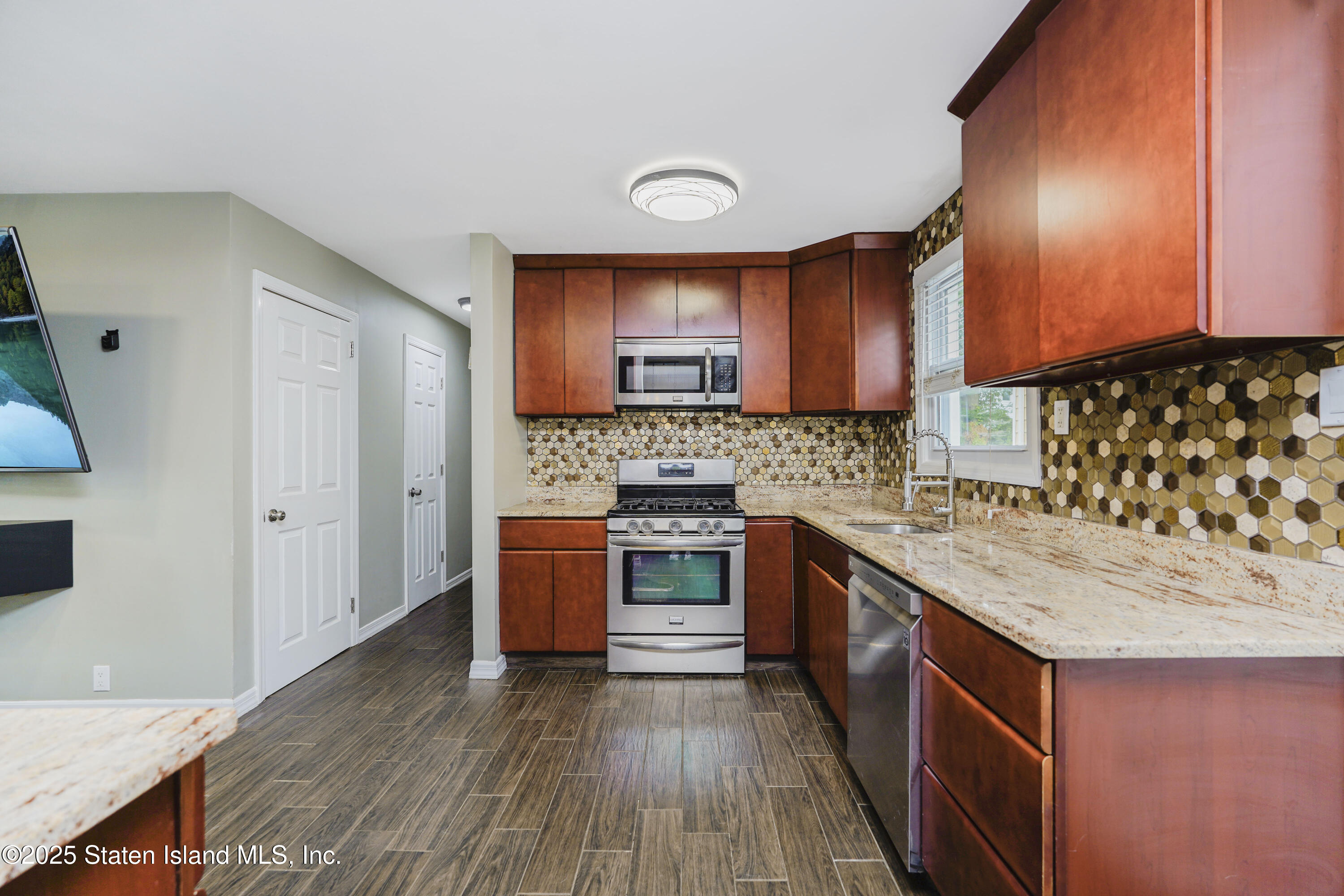 970 Annadale Road Staten Island, NY 10312 - Photo 14 of 47 Photo Jun 13 2025, 10 05 36 AM