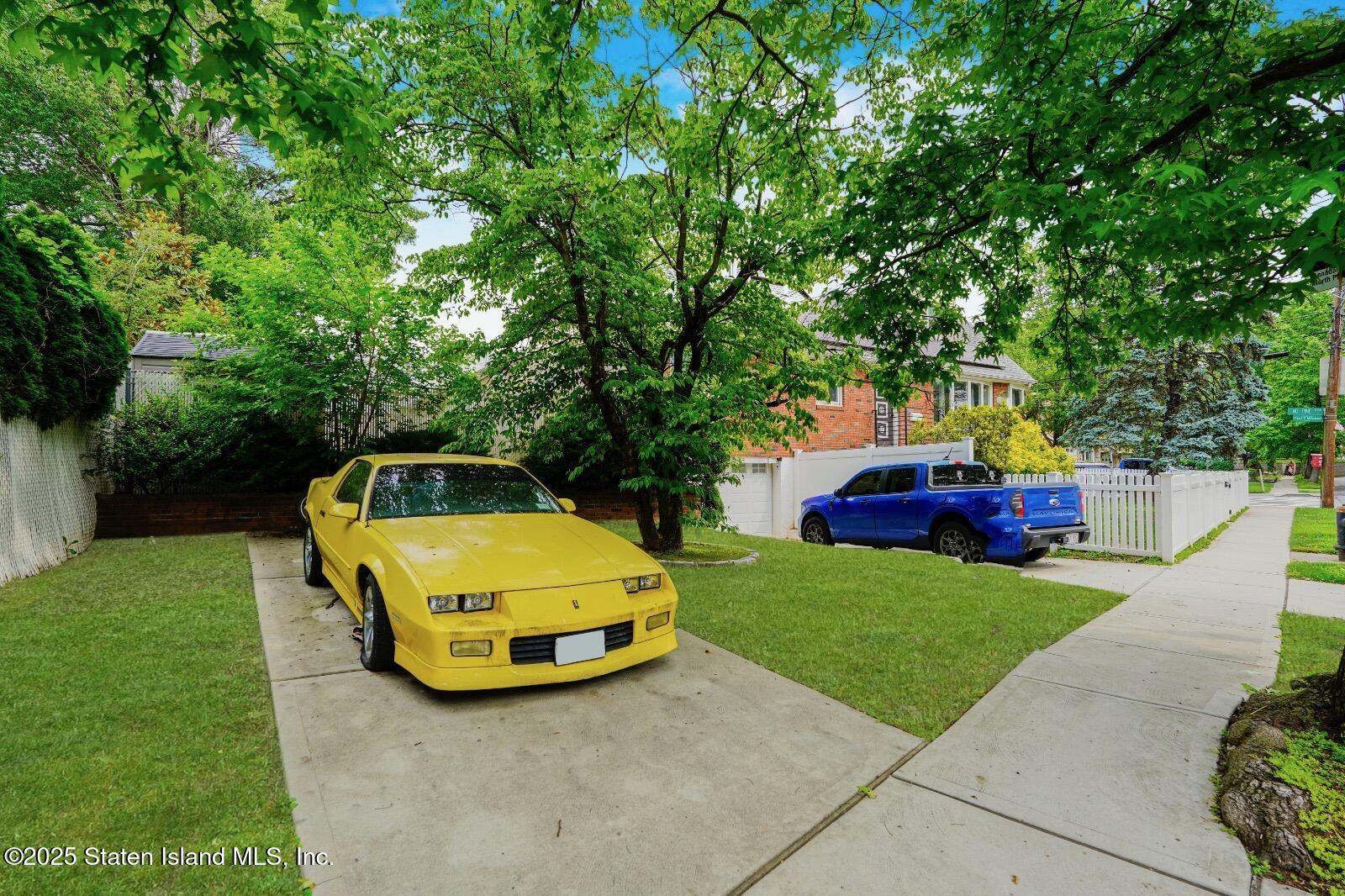 970 Annadale Road Staten Island, NY 10312 - Photo 3 of 47 0da3caf6-b5a6-4217-b55f-7e2322742c63