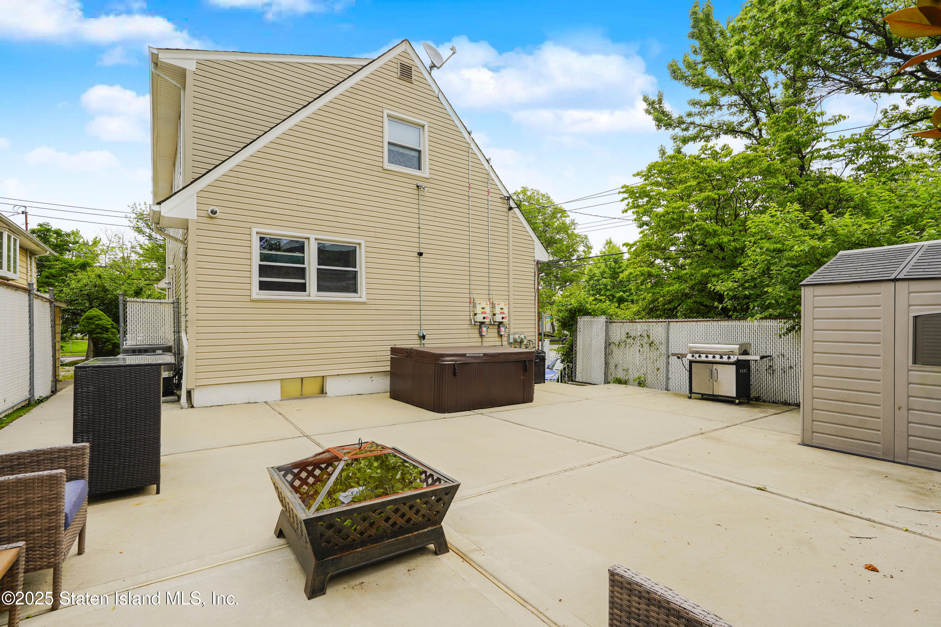 970 Annadale Road Staten Island, NY 10312 - Photo 6 of 47 Photo Jun 13 2025, 10 01 03 AM