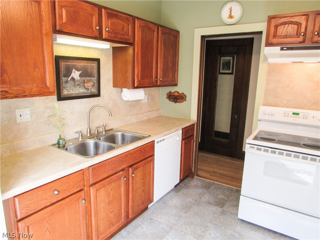 4611 Snow Road Cleveland, OH 44134 - Photo 19 of 35