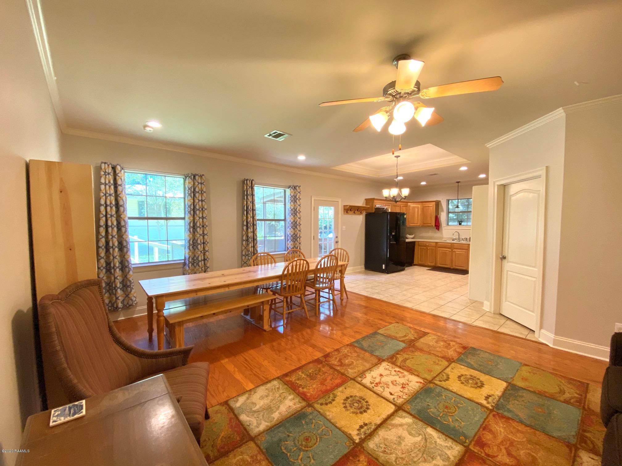 100 Attakapas Road Lafayette, LA 70501 - Photo 6 of 25 Living looking to Kitchen