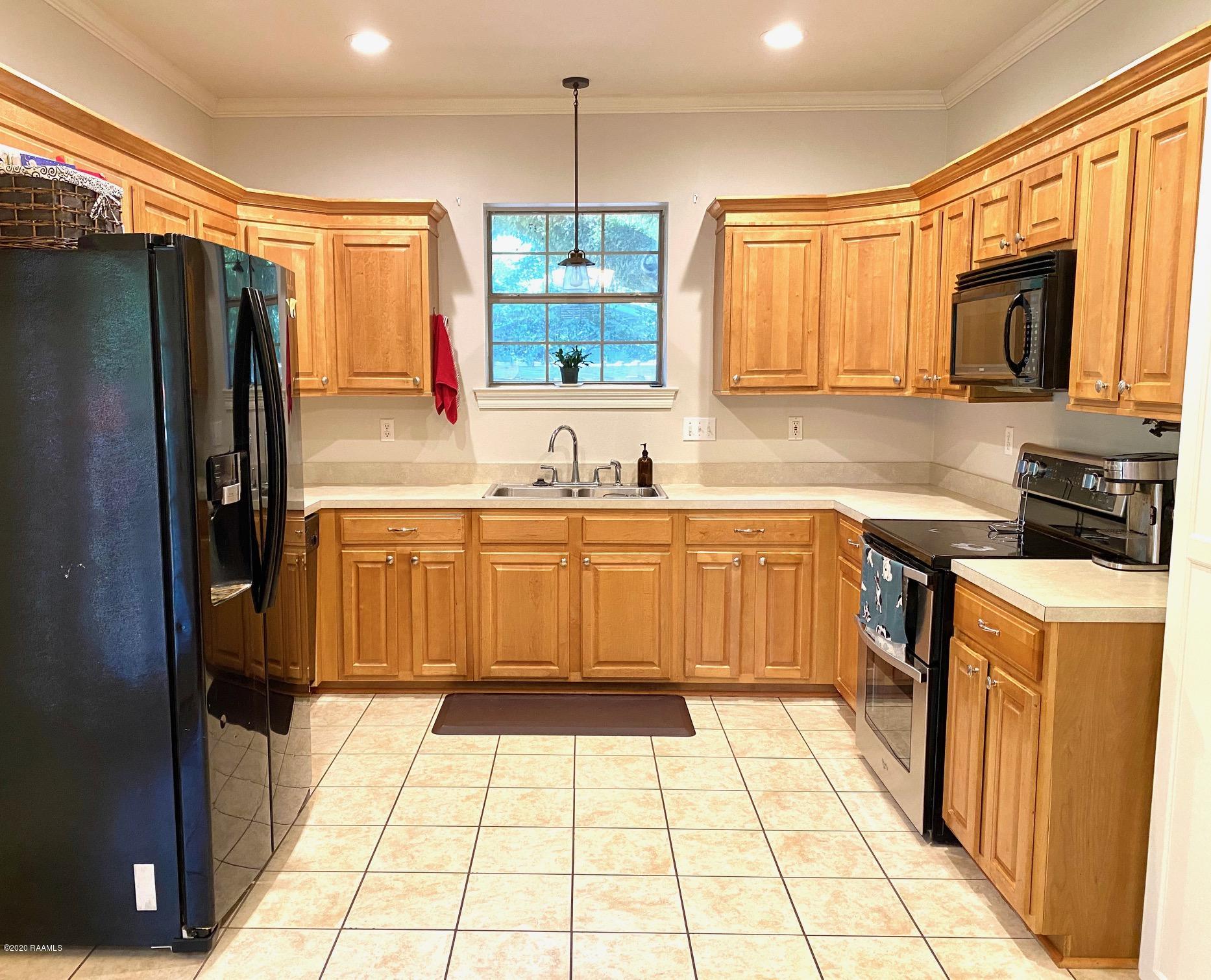 100 Attakapas Road Lafayette, LA 70501 - Photo 9 of 25 Kitchen