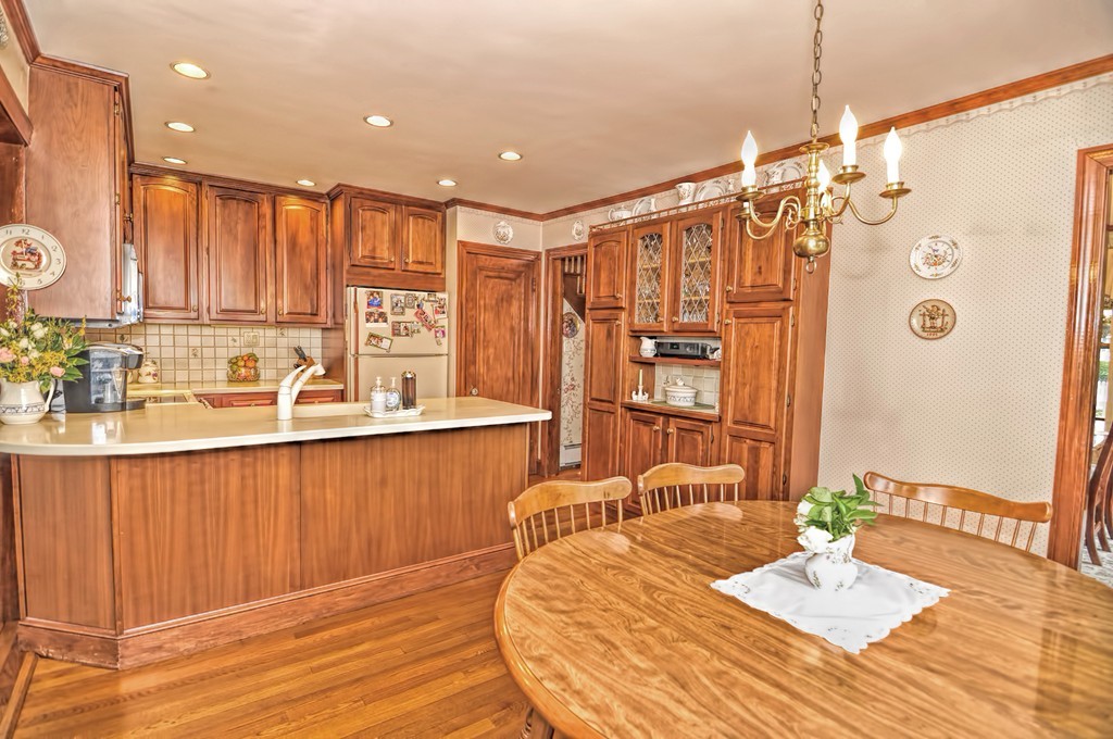 81 Curve Street Needham, MA 02492 - Photo 9 of 30 Gallery Image 9