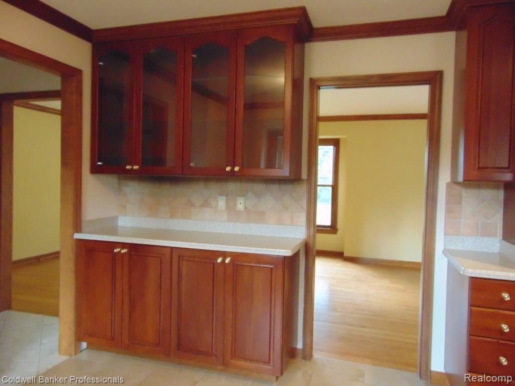 21237 Parklane Road Farmington Hills, MI 48335 - Photo 11 of 56