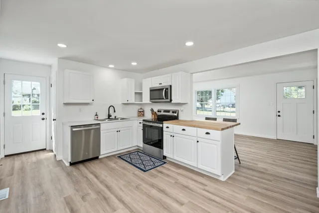 $379,900 | 560 Massanutten View Drive, Penn Laird, VA 22846