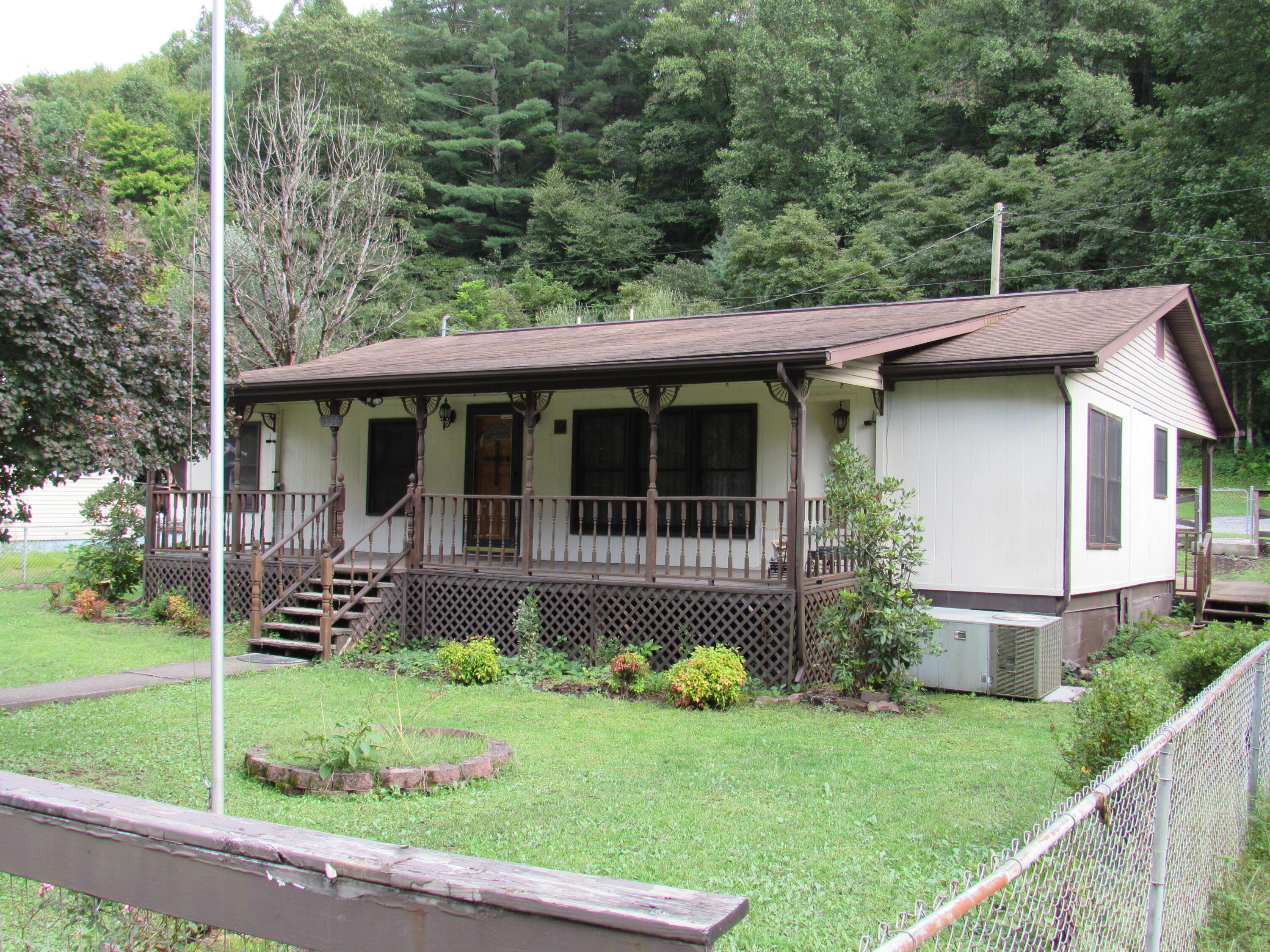 5334 Stonega Road Appalachia, VA 24216 - Photo 3 of 36 IMG_1494