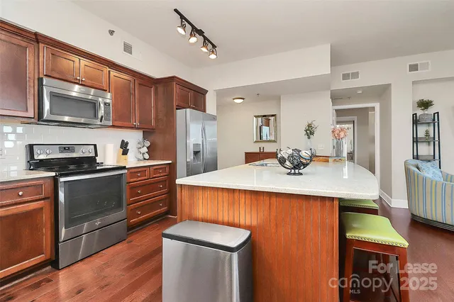 $3,000 | 1315 East Boulevard, Unit 612, Charlotte, NC 28203