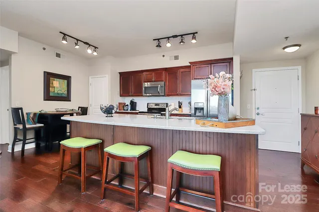 $3,000 | 1315 East Boulevard, Unit 612, Charlotte, NC 28203