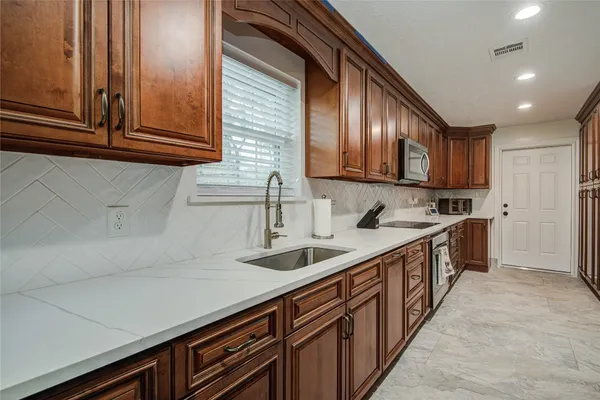 $575,000 | 25910 Maplewood Drive, Spring, TX 77386