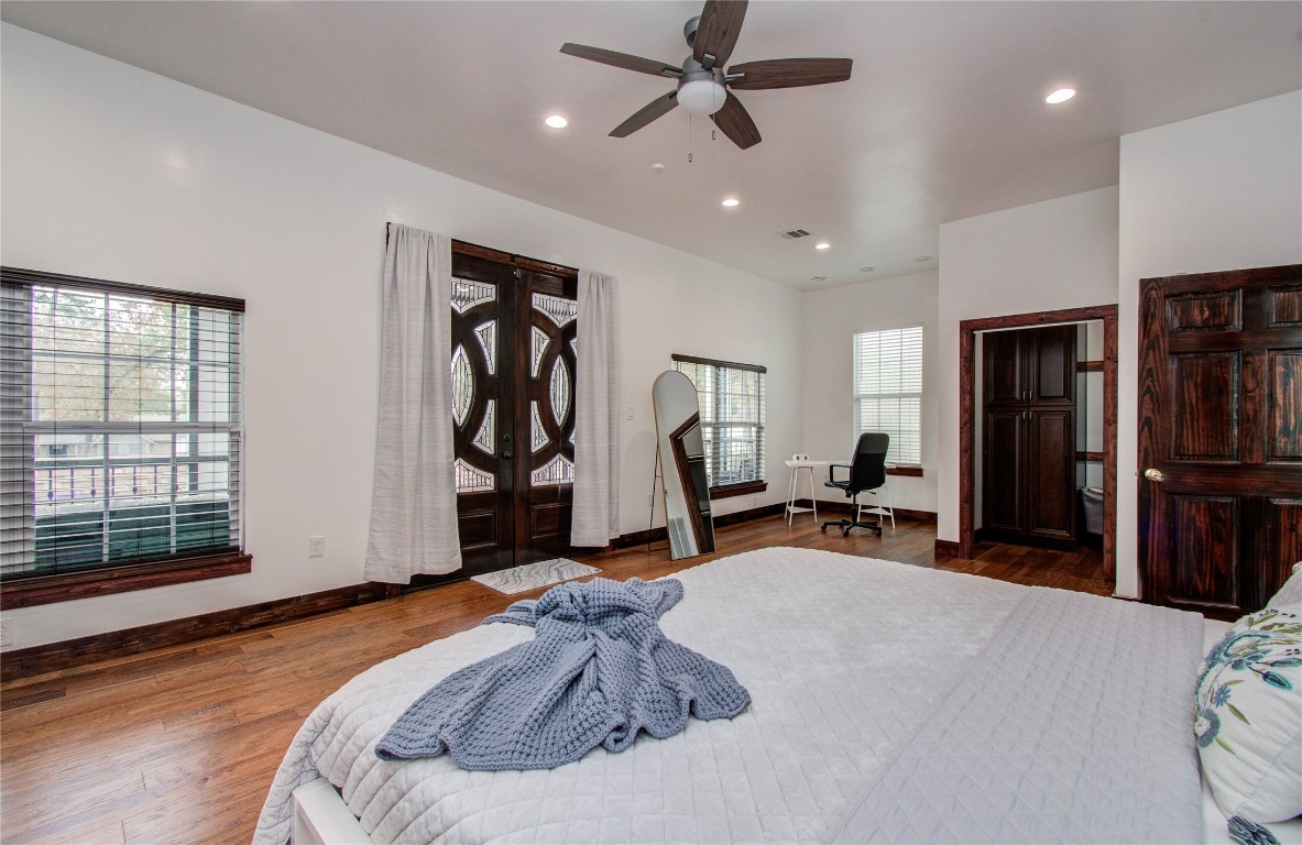 25910 Maplewood Drive Spring, TX 77386 - Photo 47 of 50 a bed room with a bed and a window