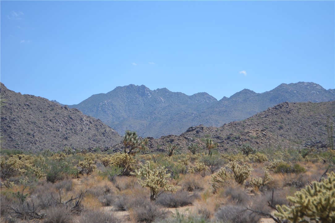 11869 South Central Road Yucca, AZ 86438 - Photo 3 of 92 a view of mountains and valleys